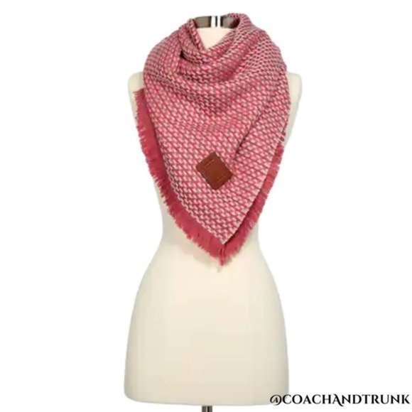 COACH OVERSIZED True Pink Blanket Scarf Texture With Fringe Coach Leather Patch - Picture 2 of 5